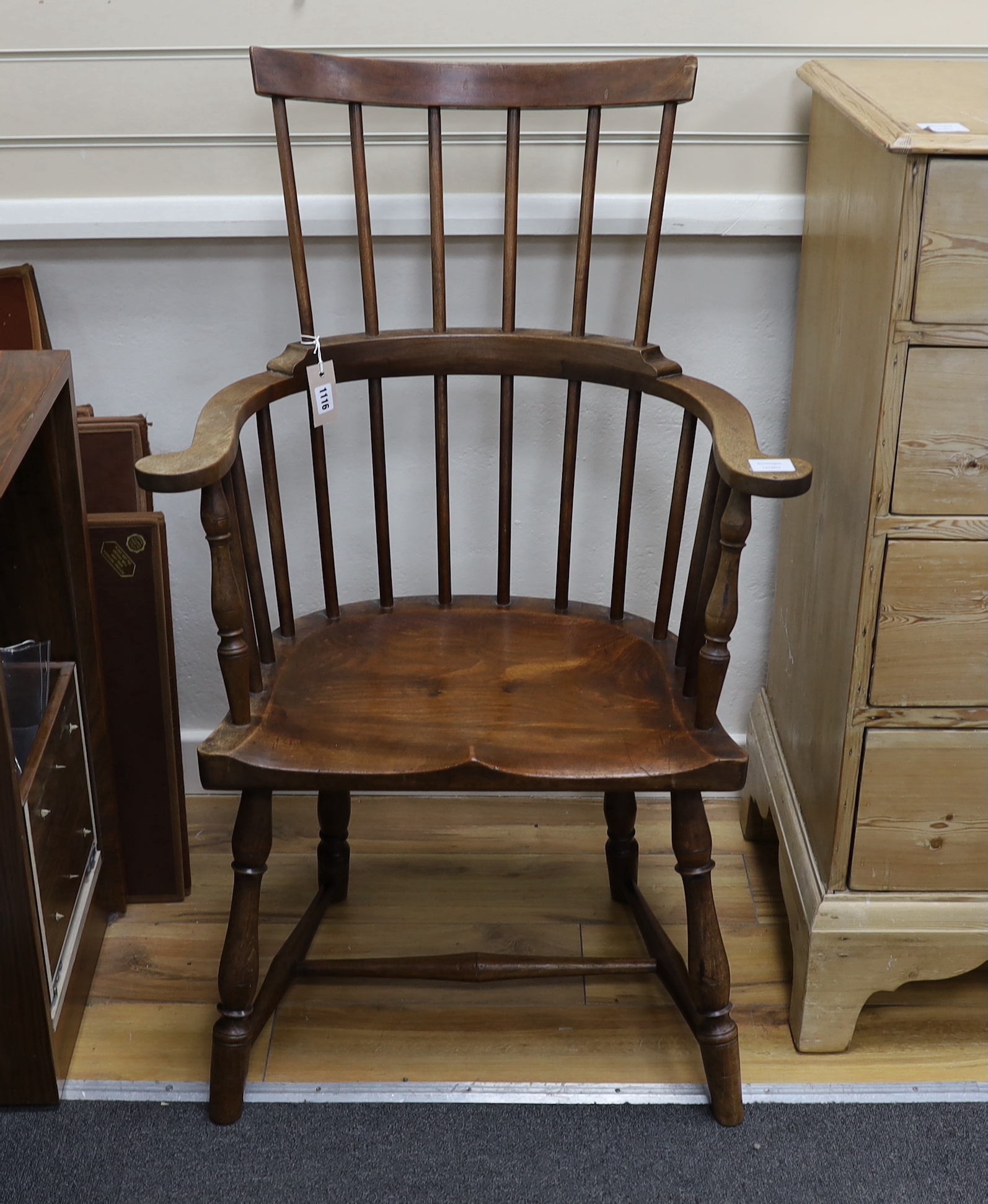An early 20th century mahogany Windsor comb back armchair, width 64cm, depth 38cm, height 103cm